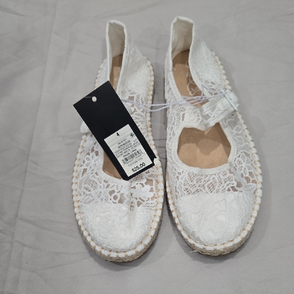 Art Class White Lace Shoes - Girls Size 4